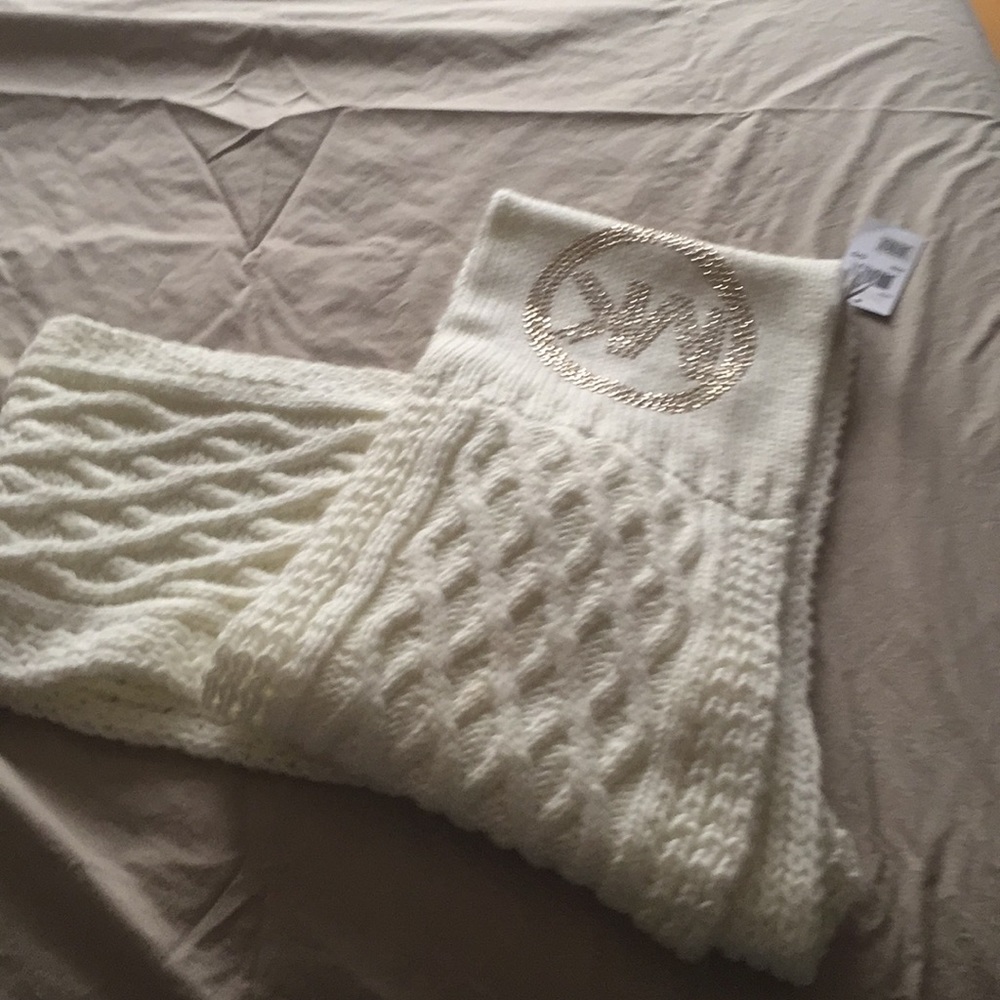 Micheal Korse winter scarf